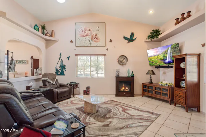 15' ceilings with plant shelves