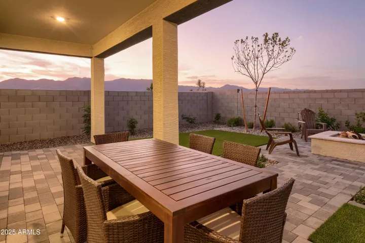 PHOTOS ARE OF A MODEL HOME. SOME SELECTIONS MAY BE DIFFERENT.
