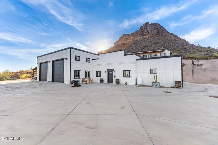 workshop RV garage