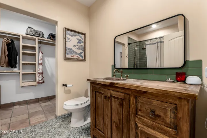 detached guest house 3 bath