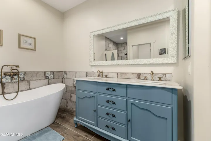attached guest house 1 bath 1