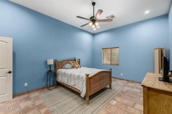 detached guest house 4 bedroom