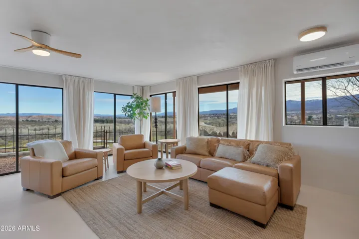Sweeping Mountain Views!