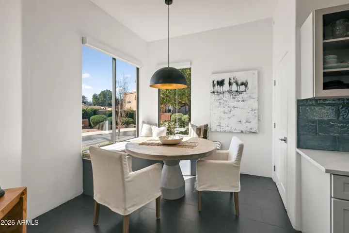 Picturesque Setting: Enjoy your morning coffee with a side of scenery; the nook’s position provides a beautiful, bright backdrop that enhances the warmth of the home.
