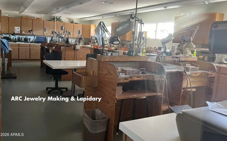 Community jewelry making classes