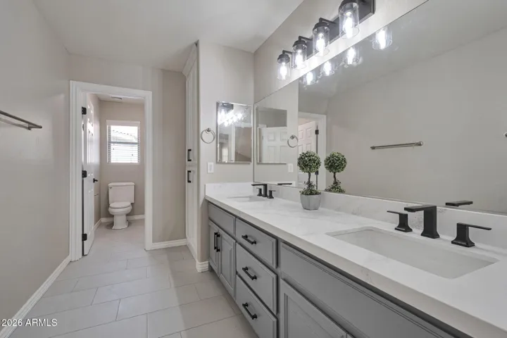 Upstairs Guest Bathroom w/double sinks