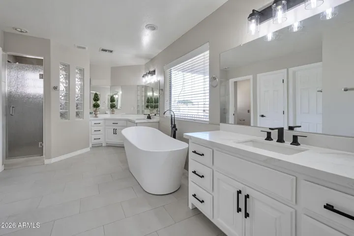 Primary Bathroom w/ soaking tub and double vanity
