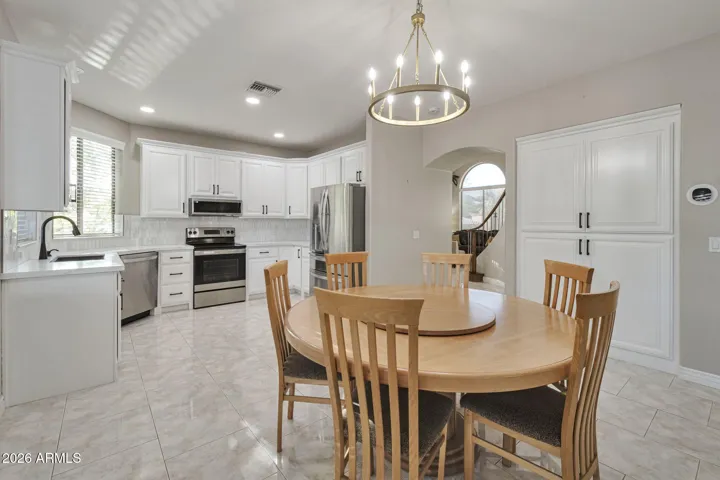 Eat-in Kitchen