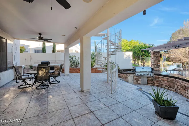 Large Patio - great for entertaining