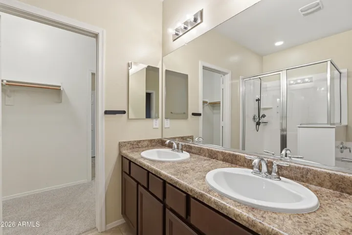 Double vanity sink in primary bathroom