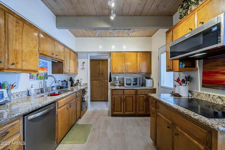 Spacious kitchen with ample cabinets, SS appliances and granite countertops
