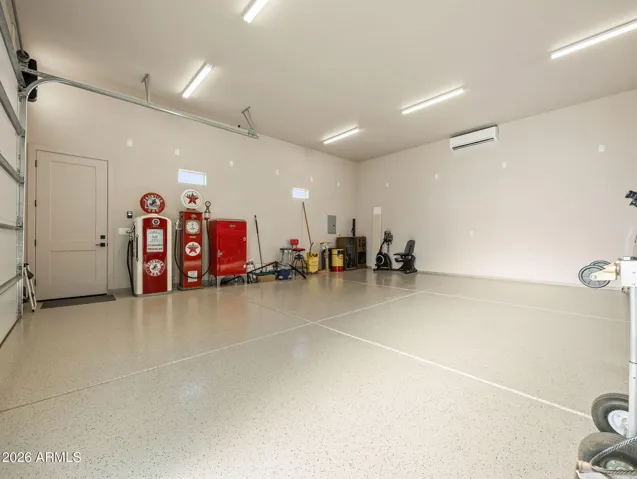 Detached garage, 26'x28' with 10' door