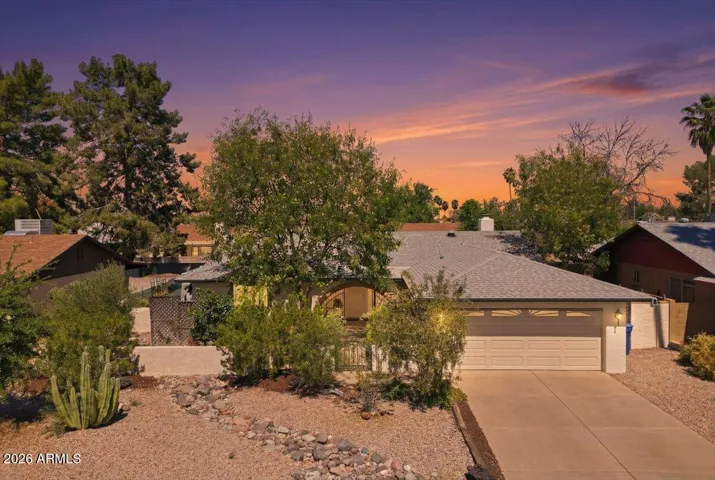 1208 W Loughlin