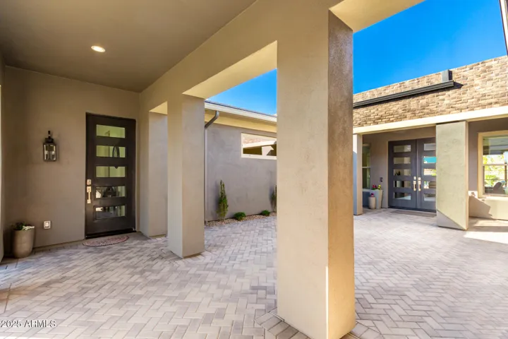 Separate casita entrance