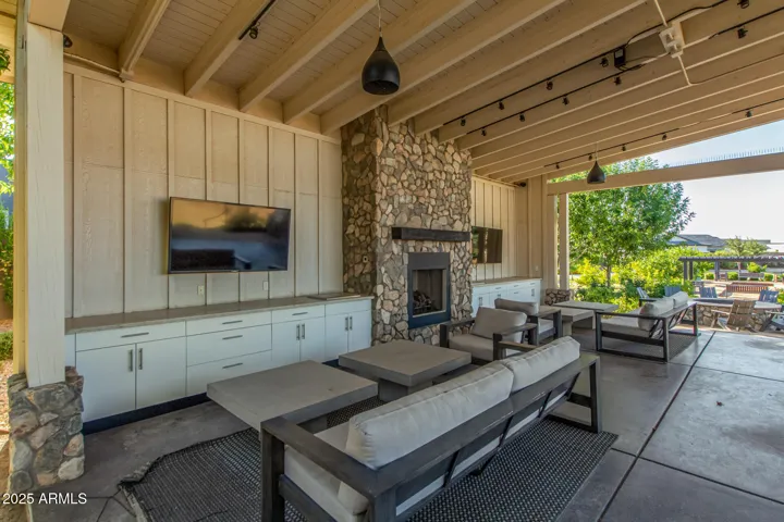 Whitewing clubhouse
