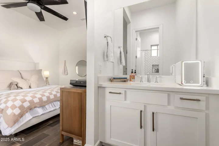 Bedroom 4 with walk in closet and jack and jill bathroom - separate sink areas