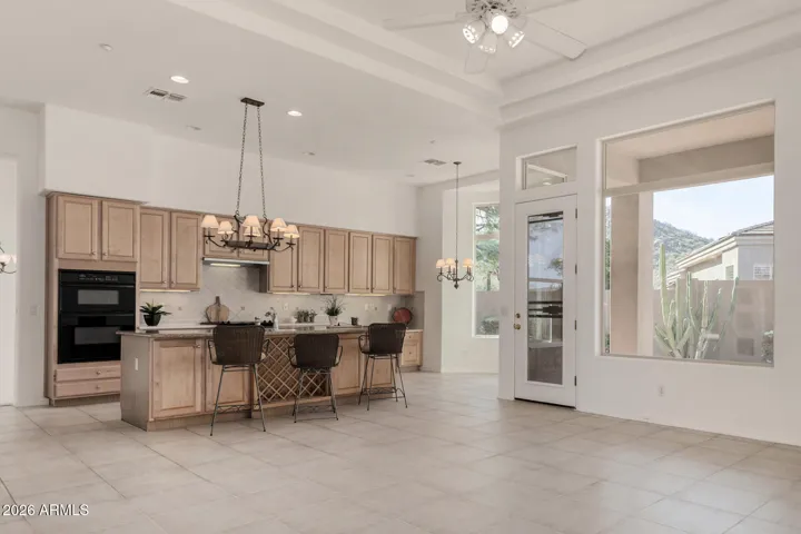 Large Island with breakfast bar