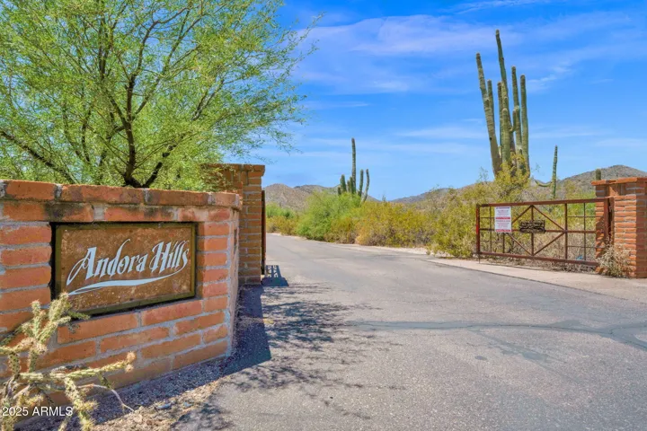 The Area By Rancho Manana Dude Ranch Was Home to Miners, Ranchers, Sheep Herders. No HOA, And a Highly Desireable Area of Estate Homes, Enjoying Private Seclusion.