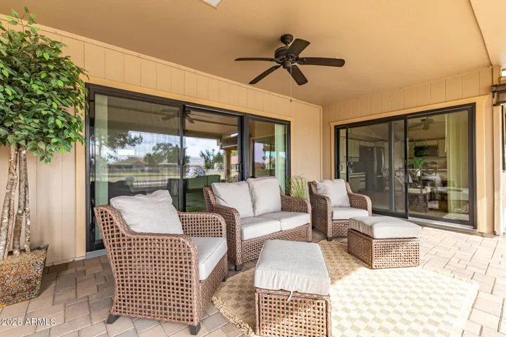 covered patio with ceiling fan