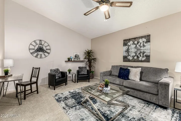 den/office or 3rd bedroom w/large walk-in closet