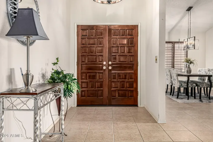 DOUBLE DOOR foyer/entrance