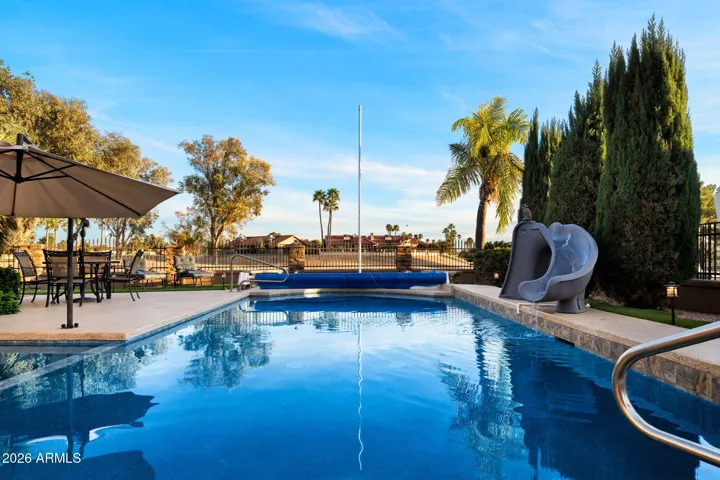 The stunning heated pool with in-ground hot tub is very private and relaxing!
