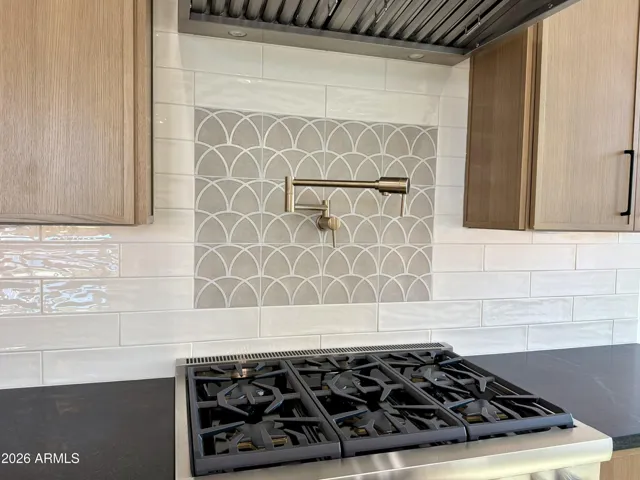 Chef-Worthy Gas Range & Pot Filler