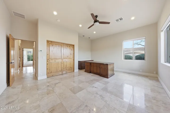 Large, bright rooms