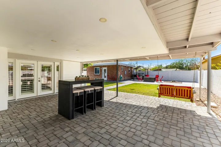 Large Covered Patio Perfect for year round entertaining