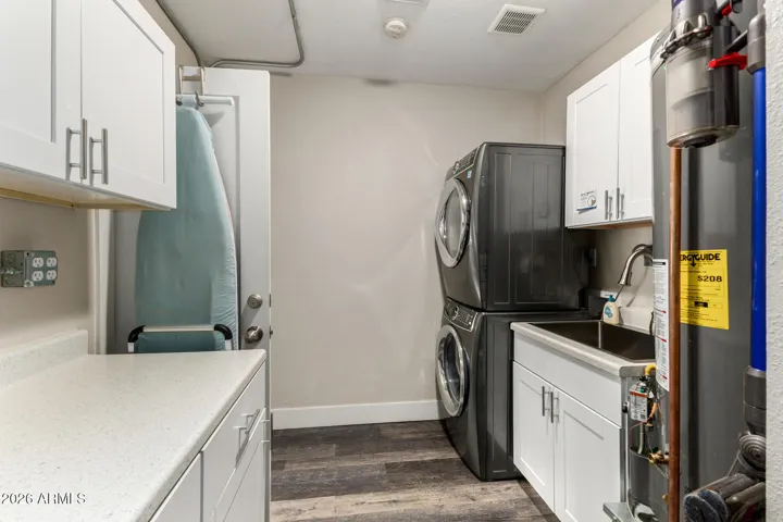 Large Laundry Room w/ Plenty of Storage
