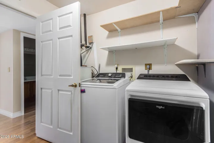 Washer/Dryer included