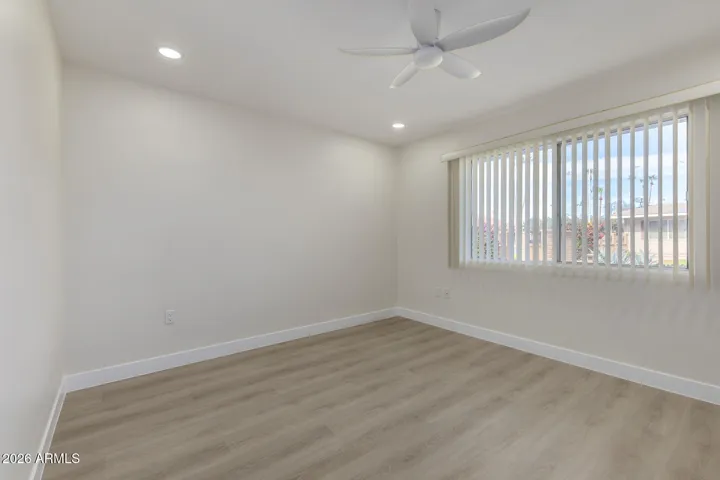 2nd bedroom w/walk in closet