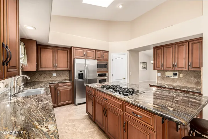 Gorgeous granite, walk-in pantry