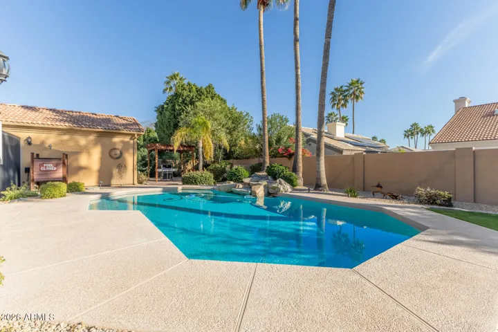 Pebble tec pool, water feature
