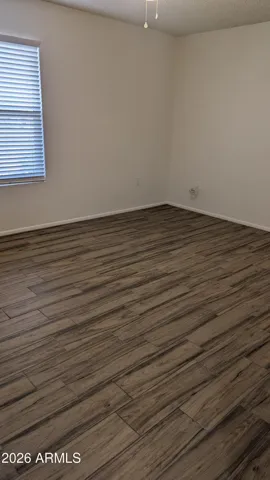 Large 2nd bedroom.