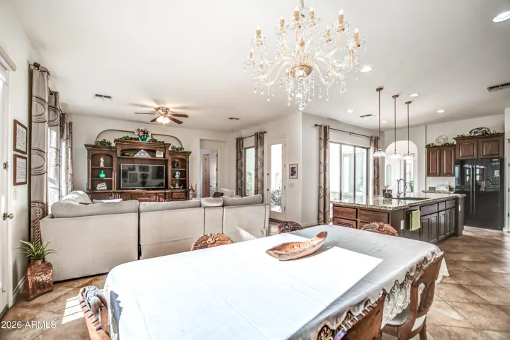 Dining space for 6 to 8 people