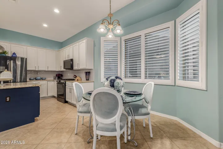 Eat in kitchen dining.