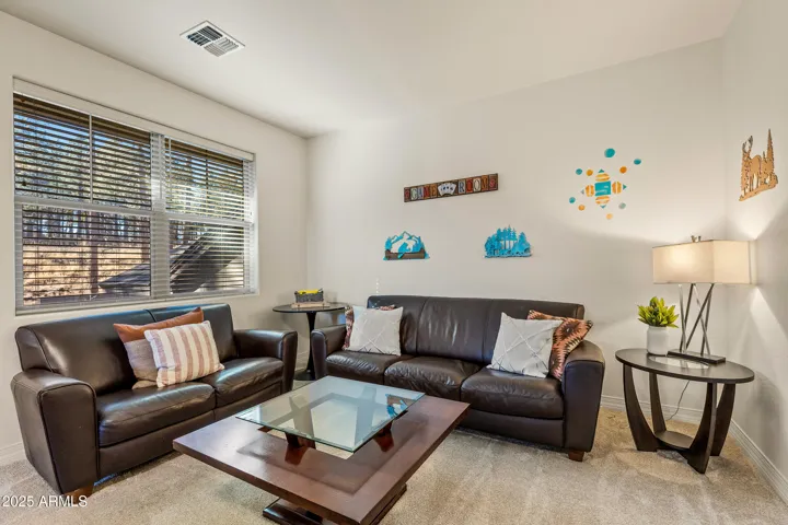 Complete w/all the entertainment you could need and more!