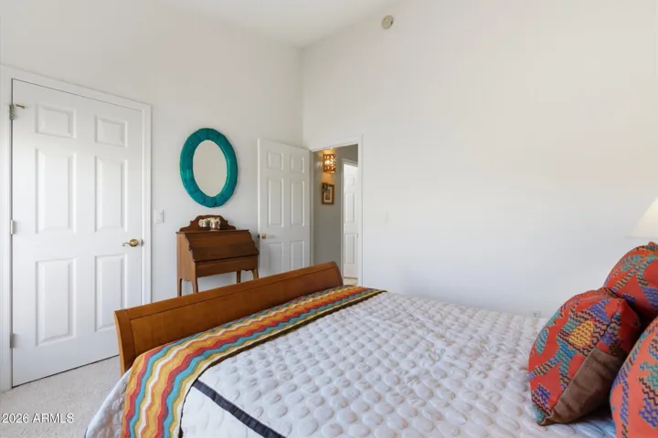 Secondary bedroom ideal for guests or home office