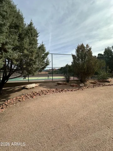 2 Seperate tennis Courts in Les Springs