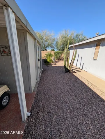 Side yard with only shared neighbor