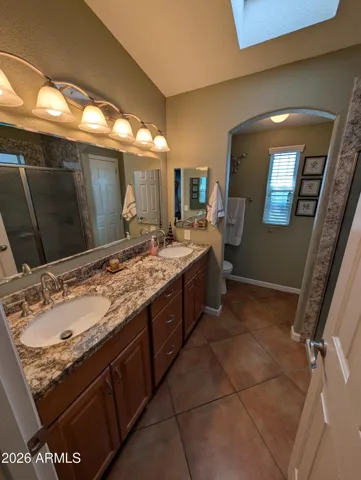 Dual vanity at primary bath