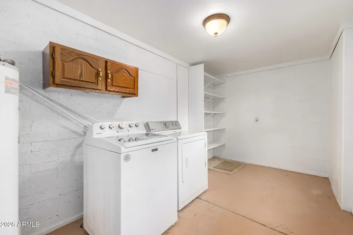 Love the large Laundry room. The washer and dryer stay!