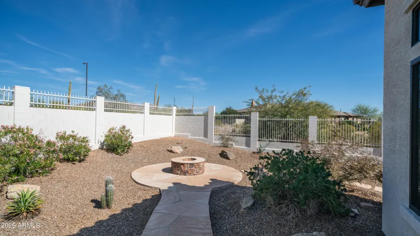 Serene Desert Surroundings