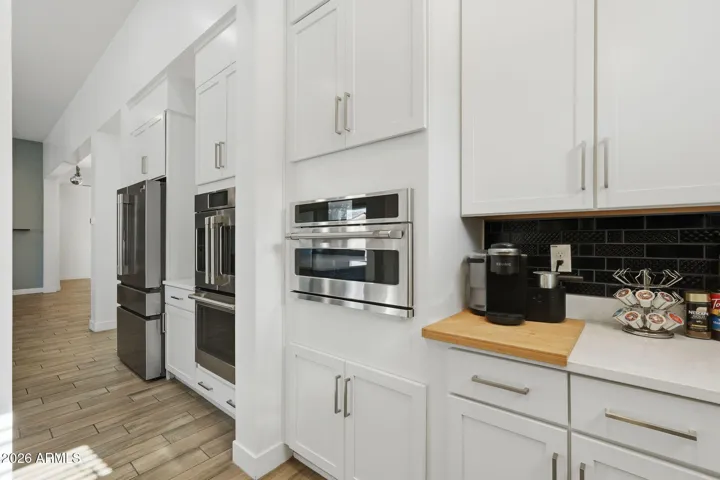 Are you ready to prepare those gourmet meals in this designer chef's kitchen?