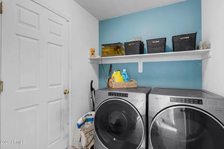 Laundry room, washer & dryer convey