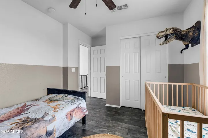 Bedroom 2 dual-tone painted walls