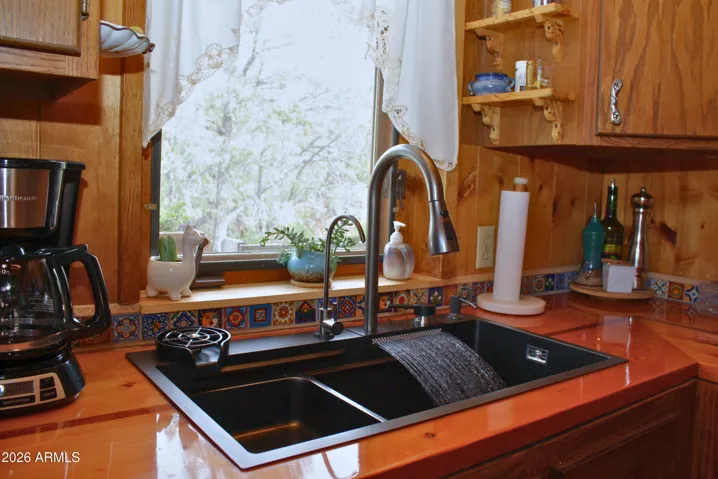 Brand new sink with many features