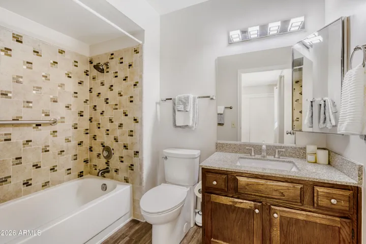 Master BR bathroom w/tile above the tub