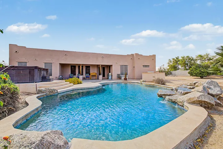 Pool w/new pebble tech